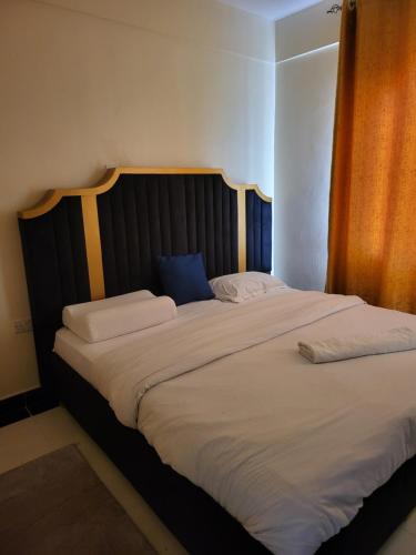 Кровать или кровати в номере GG PREMIUM Ngala 3br Five Beds