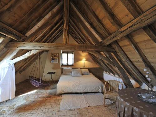 Gîte Rustique à Neuilly-le-Réal avec Animaux Acceptés - FR-1-489-611