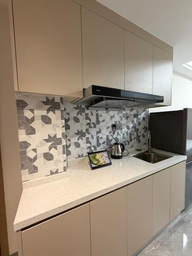 Кухня или мини-кухня в SB Condo Sihanoukville -700m to U MALL
