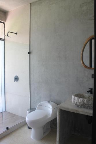 Phòng tắm tại Nelblu Flamingo Suites