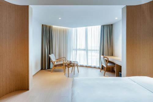 Postel nebo postele na pokoji v ubytování JI Hotel Hangzhou South Railway Station