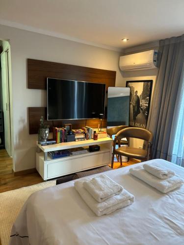 Μια τηλεόραση ή/και κέντρο ψυχαγωγίας στο Quarto estilo loft