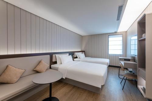 Postel nebo postele na pokoji v ubytování Hanting Hotel Suzhou Gusu Yungu Changjing Subway Station