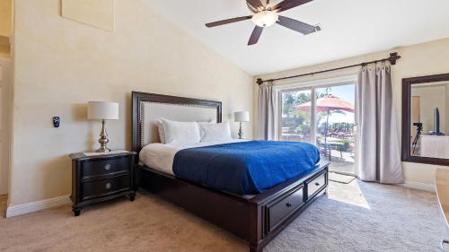 Ένα ή περισσότερα κρεβάτια σε δωμάτιο στο Chardonnay Charm by AvantStay Luxe Group Retreat w Pool Mins to Wineries