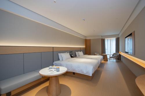 En eller flere senge i et værelse på JI Hotel Nanjing Jiangbei High-tech Medical Valley Taifeng Road