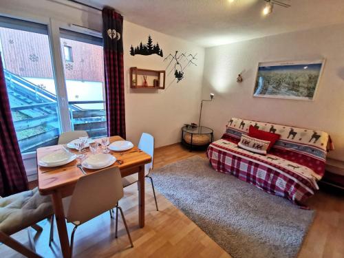 Studio cabine à 200m pistes, bain, balcon - FR-1-771-80