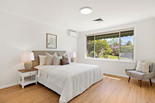 En eller flere senge i et værelse på Premium Five Bedroom House with Swimming Pool