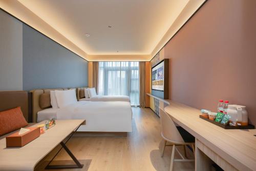 Postel nebo postele na pokoji v ubytování Orange Hotel Suzhou Dushu Lake Moon Bay Subway Station