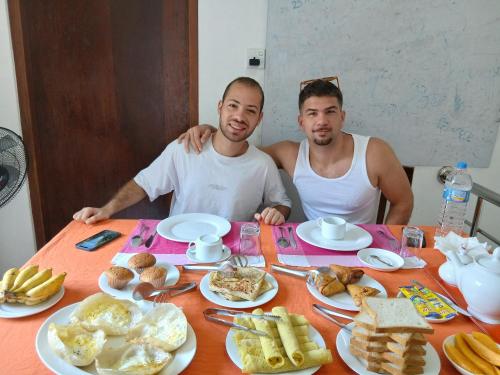 Еда / где поесть недалеко от варианта проживания в семье