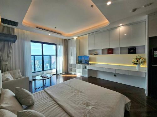 Кровать или кровати в номере Căn hộ homestay Doji Diamond Crown