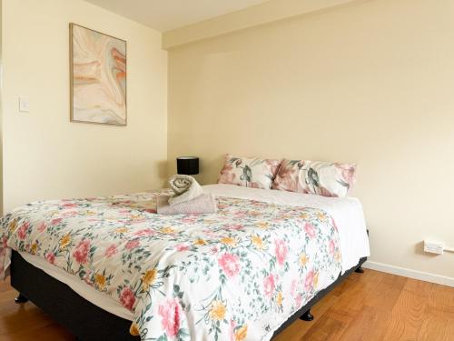 Ένα ή περισσότερα κρεβάτια σε δωμάτιο στο Kilbirnie Studio Near Everything