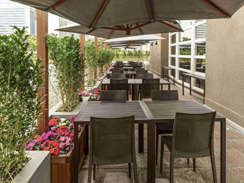 a row of tables and chairs on a patio at ibis budget Sao Paulo Morumbi in Sao Paulo