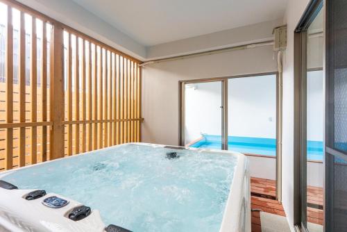 Swimmingpoolen hos eller tæt på Ufu Wana Villa Nakijin