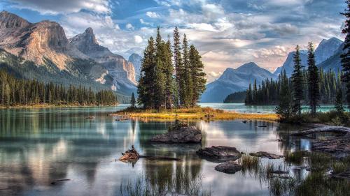 Peisaj natural din apropierea acestui hotel