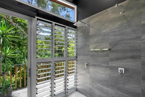 Ванная комната в Belle Escapes Rainforest Shore