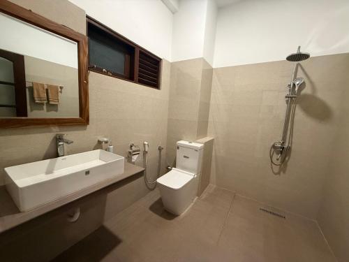 Koupelna v ubytování Mirissa Crown