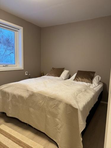 En eller flere senge i et værelse på Modern small apartment