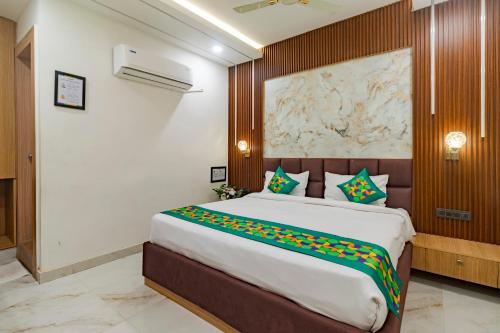 Ένα ή περισσότερα κρεβάτια σε δωμάτιο στο Treebo KGF Villa