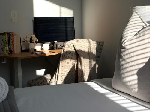 a bedroom with a bed and a desk with a computer at Downtown 2B2B Apt! Near Convention Center & PPAC with Full Kitchen in Providence