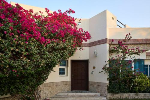 Unique Emirati Stay & Local Charm Villa 1