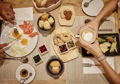 Makanan di atau berdekatan hotel