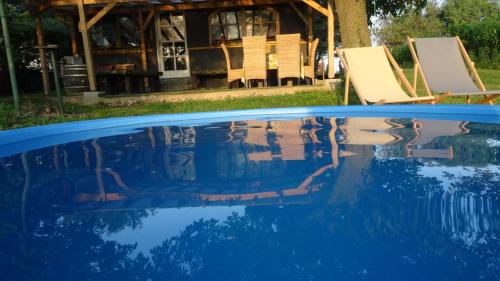 Bazén v ubytování Juhfark Apartman Varsádi Wineyard nebo v jeho okolí