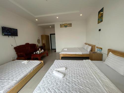 سرير أو أسرّة في غرفة في Khách sạn Phúc Đạt - Rạch Giá Phúc Đạt Hotel