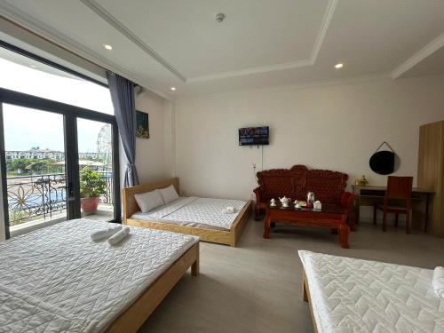 سرير أو أسرّة في غرفة في Khách sạn Phúc Đạt - Rạch Giá Phúc Đạt Hotel