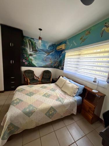 Ένα ή περισσότερα κρεβάτια σε δωμάτιο στο Sea Heaven Ground Floor Studio