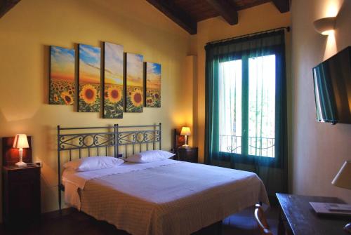 a bedroom with a large bed and a window at Il Murello in Fiorentina