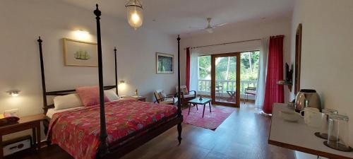 Ένα ή περισσότερα κρεβάτια σε δωμάτιο στο Morjim Plaza