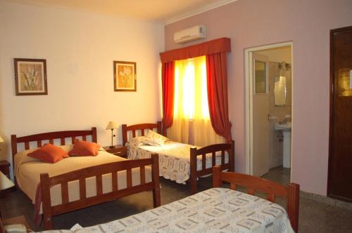 Postel nebo postele na pokoji v ubytování Rutas Hotel