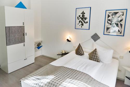 Tempat tidur dalam kamar di Design-Hotel Zur Abtei