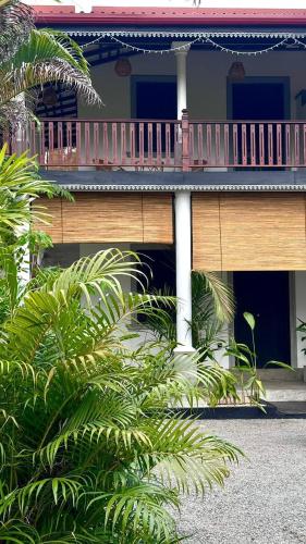 Villa Home Waves Kabalana في آهانغاما: منزل على السطح