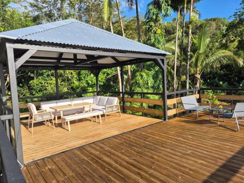 Фотография из галереи L'enclos Pandora à SAINTE ROSE в городе Сент-Роз