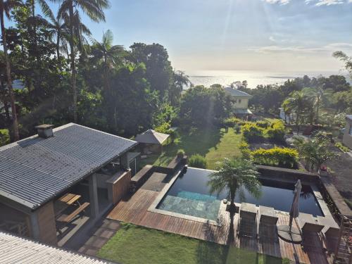 Bazén v ubytování L'enclos Pandora à SAINTE ROSE nebo v jeho okolí