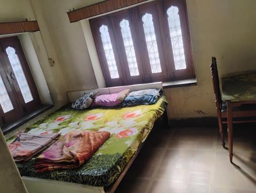 Ένα ή περισσότερα κρεβάτια σε δωμάτιο στο Bhola Hotel & Dormitory