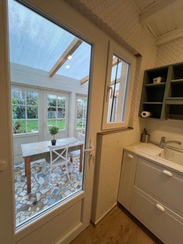 Dans Maison privée Appartement de charme, 70m2 avec pergola Et jardin à 15min centre de Strasbourg Chez Regine
