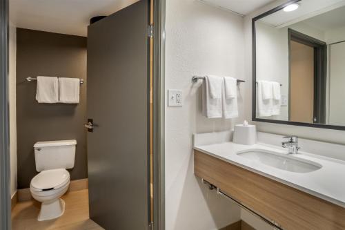 Ένα μπάνιο στο Spark By Hilton Kannapolis