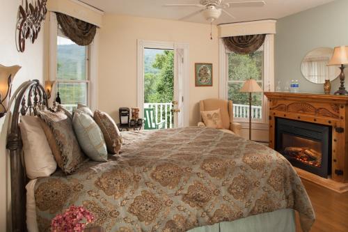 A room at Andon-Reid Inn Bed & Breakfast