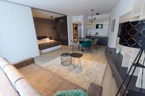 Parizs Garden Apartments