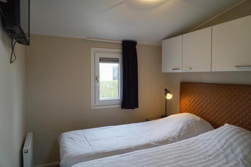 Ένα ή περισσότερα κρεβάτια σε δωμάτιο στο EuroParcs Parc du Soleil