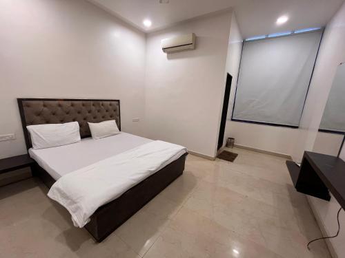 TV a/nebo společenská místnost v ubytování Hotel Golden Leaf