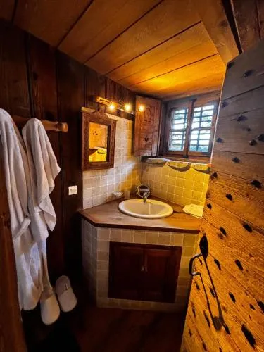 Hôtel Les Chalets de Philippe avec Jacuzzis Privatifs photo 16