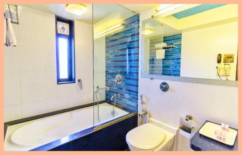 Et badeværelse på Hotel The Silver Inn Mumbai