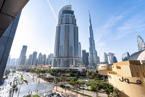 Burj khalifa view I Sofa bed I walking distance to Dubai Mall