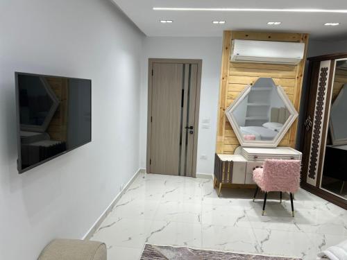 Studio pearl pyramids