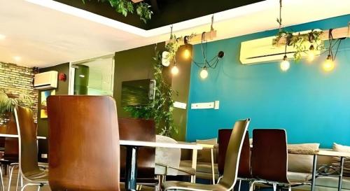 O zonă de relaxare la Casuarina Hotel