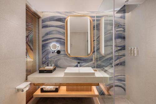 Ένα μπάνιο στο Mövenpick Resort & Spa Bintan Lagoon