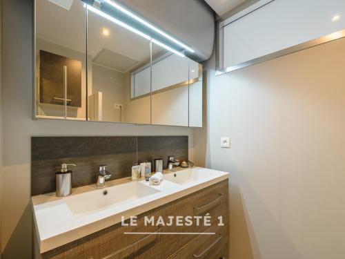 Le Majesté 1 et 4